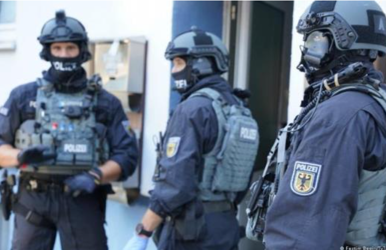 德国警方对涉嫌移民走私网络展开大规模突袭