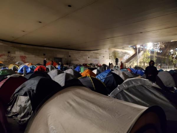 a<em></em>bout a hundred tents under the Charles de Gaulle bridge in Paris | Photo: InfoMigrants