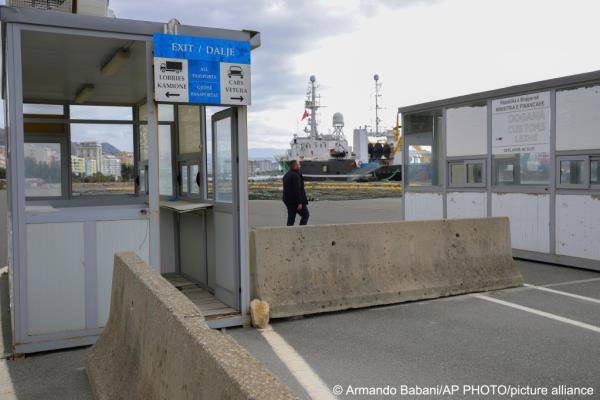 Albania's Shengjin Port is earmarked for a quarantine facility, while nearby Gjader would house asylum seekers due to be deported | Photo: picture alliance / Armando Babani