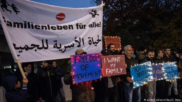 From file: A demo<em></em>nstration in Germany calling for an easier process of family reunification for refugees and asylum seekers | Photo: picture alliance / dpa / S. Stein 