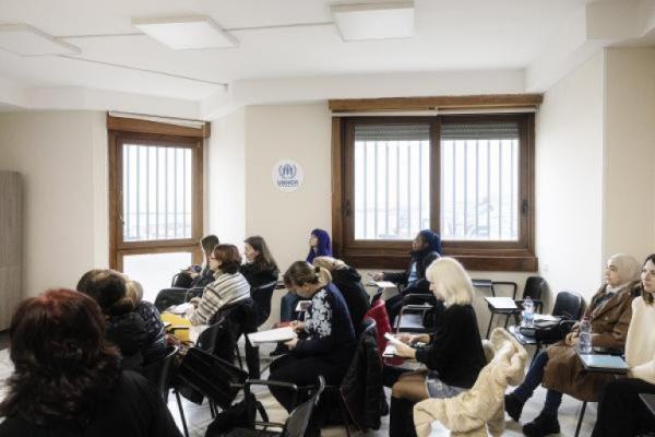 那不勒斯为100名难民妇女提供免费驾驶课程