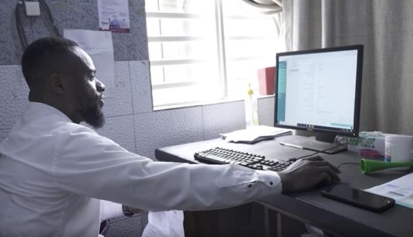 From file: Many medical professio<em></em>nals are leaving Nigeria, causing a shortage of healthcare workers in the country (There is no suggestion that the people in the photos in this article are in any way co<em></em>nnected to the investigations under way) | Photo: DW screenshot