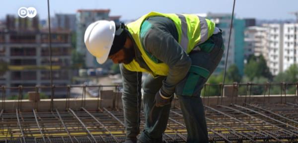 In June 2023, the Romanian government admitted it would need half a million foreign workers to keep its eco<em></em>nomy afloat | Credit: Screenshot DW video