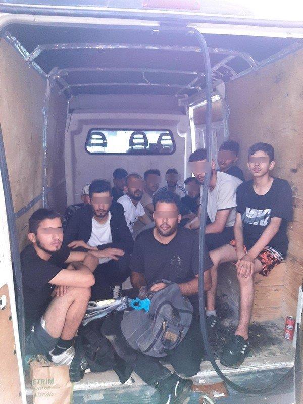 From file: Some of the Syrian men found in the back of a white van in Görlitz | Source: Bundespolizeidirektion Ludwigsdorf press release
