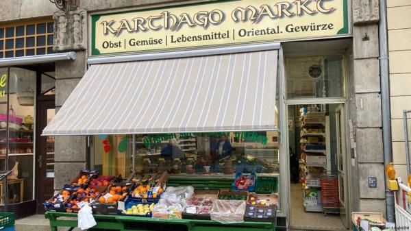 Asian and Middle-Eastern food stores in Greiz need to get a card reader to keep their business afloat | Photo: Ben Knight/DW
