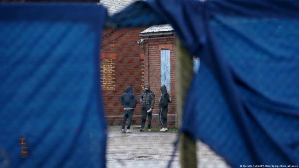 Sunak has argued that housing migrants like these men at the co<em></em>ntroversial Napier Barracks in Kent is too expensive | Photo: Gareth Fuller/PA Wire/dpa/picture alliance