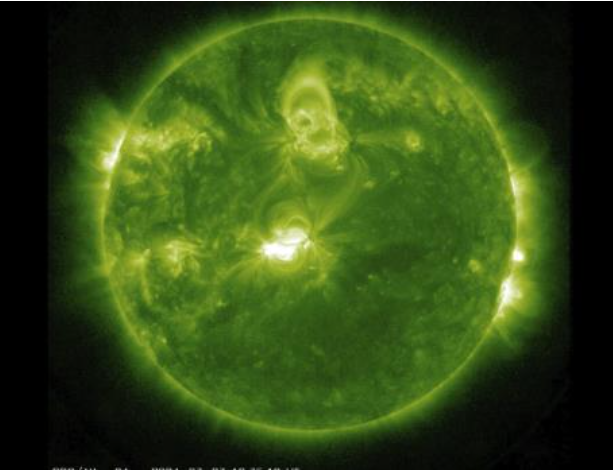 太阳耀斑引起的地磁风暴可能会扰乱无线电通信，并产生惊人的极光