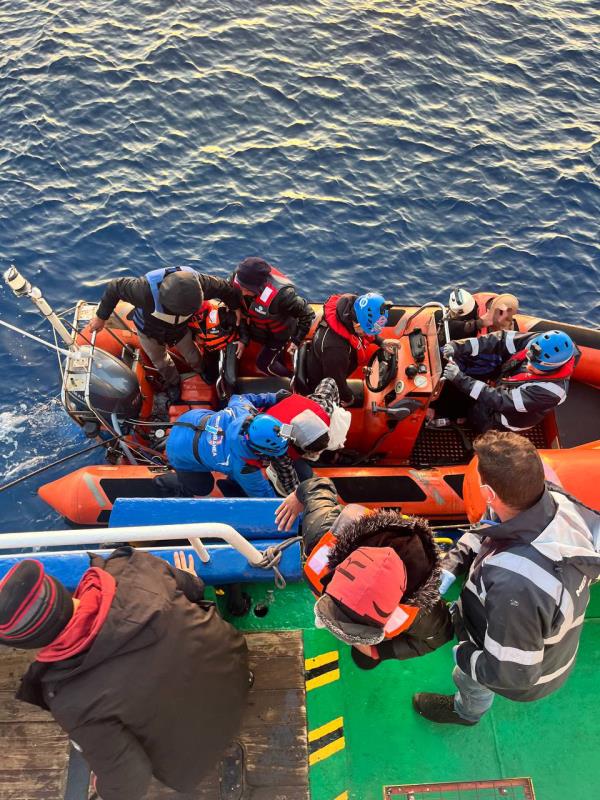 The Mare Jo<em></em>nio crew rescued migrants from a second small boat on Saturday (March 23) | Photo: Mare Jo<em></em>nio press release www.mediterranearescue.org