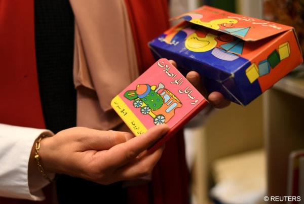 From file: A foreign language children's book pictured in the hands of a social worker at a migrant integration project in Berlin, Germany in 2021 | Photo: Annegret Hilse / Reuters
