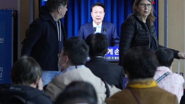 面对医生因医学院计划而举行的罢工,韩国的尹富根誓言不会退缩