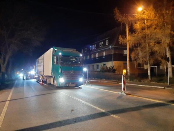德国:28名移民用冷藏车偷运，嫌犯被捕