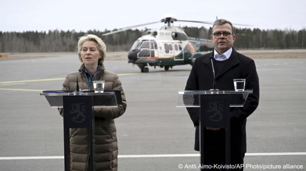 Finnish prime minister Petteri Orpo (ri.) tweeted that "Finland is committed to protecting the European Unio<em></em>n's external border" on Friday (April 19, 2024) following a visit of EU Commission President Ursula von der Leyen (l.)  to the Finnish-Russian border | Photo: picture alliance