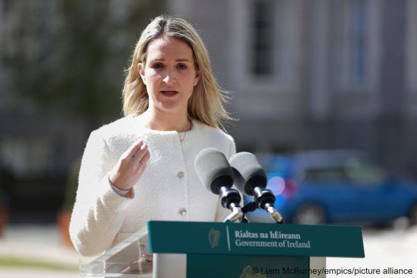 From file: Many of the migrants and asylum seekers currently pitching their tents by the canal in Ireland's capital Dublin are reported to have crossed from the UK over the border with Northern Ireland | Photo: Artur Widak/NurPhoto/picture alliance