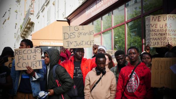 In front of the Maison des Métallos, a cultural venue in Paris, occupied by minors seeking recognition of their minority, April 12, 2024 | Photo: Romain Philips