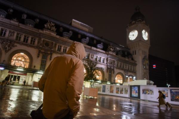 Alvin, a 17-year-old Guinean, sleeps alone near Gare de Lyon, in Paris, in March 2023. Photo: Mehdi Chebil