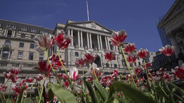 英国通货膨胀率降至2.3%，为近三年来的最低水平，但仍高于英格兰银行的目标