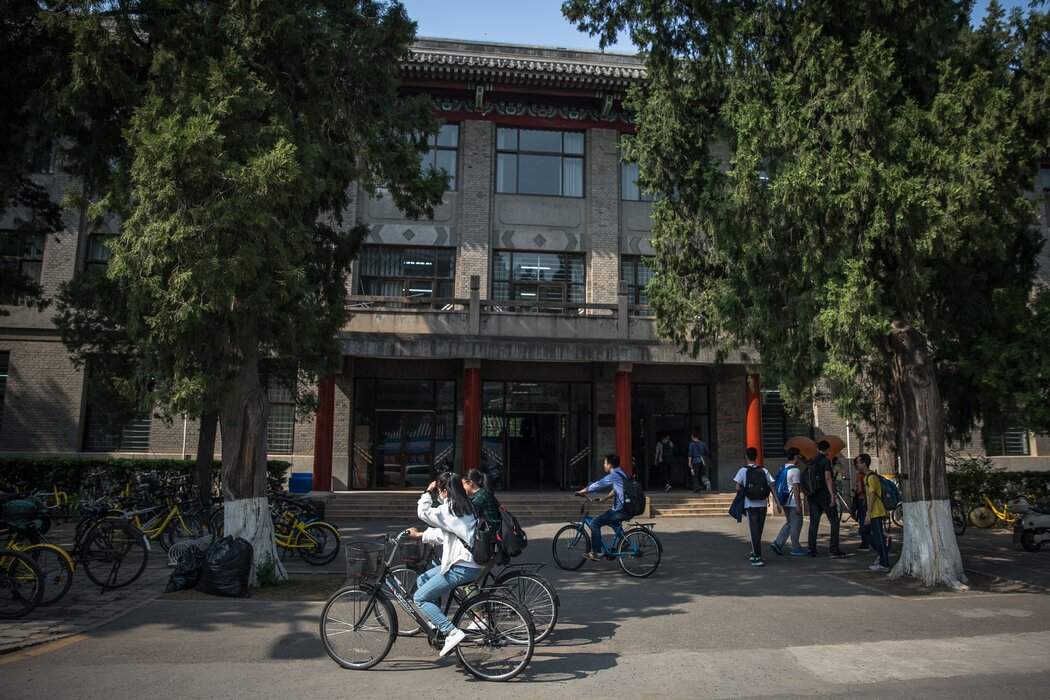 大学生一直让中国政府头疼。