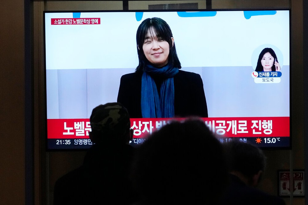 诺奖获奖作家韩江:“直面历史创伤,揭露人类生命的脆弱”