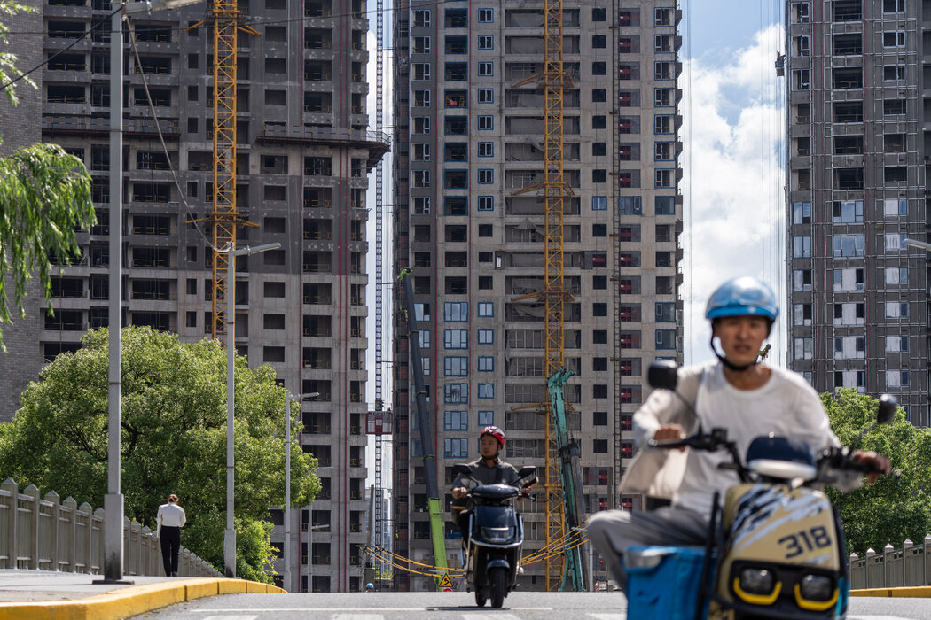 由于房地产市场低迷，中国经济难以恢复疫情前的势头。